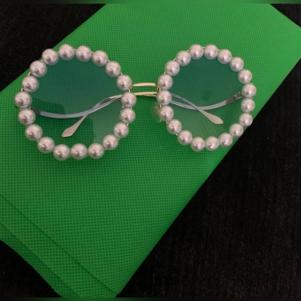 NEW Round sunglasses with pearls around Fashion
